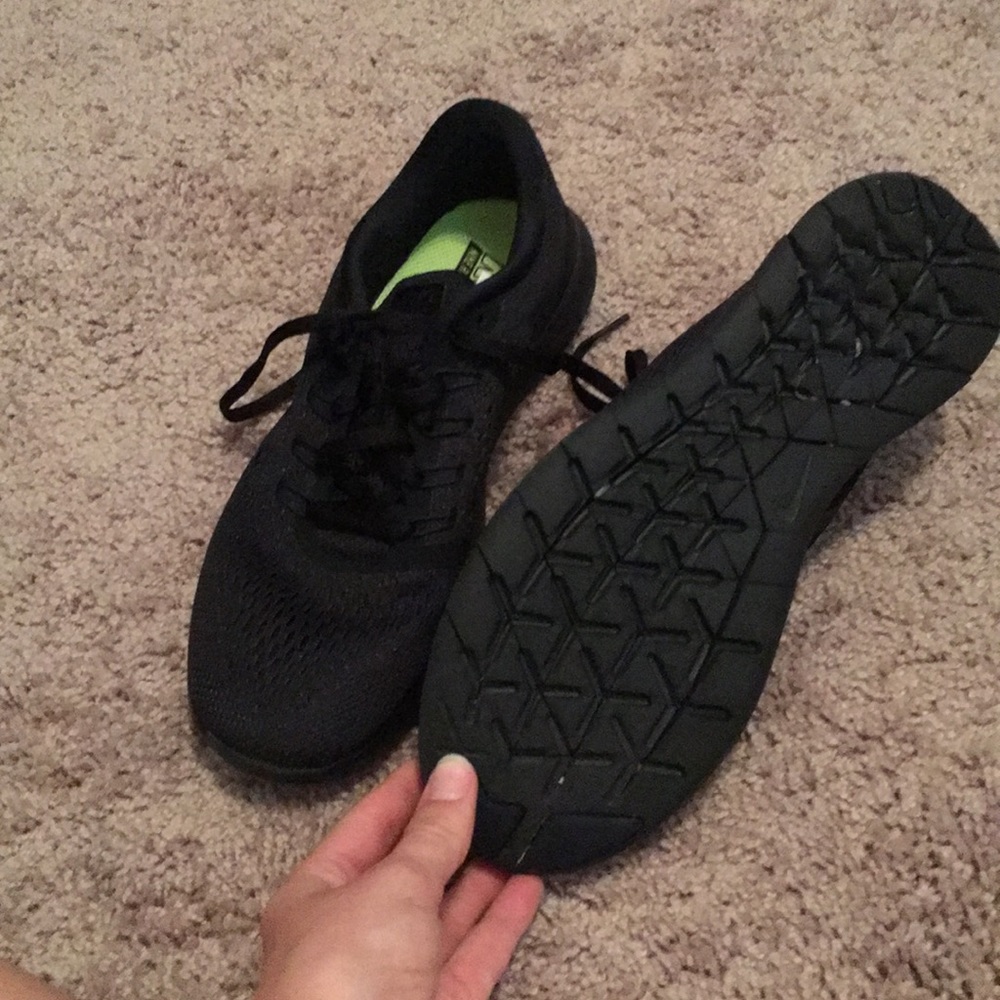 Black nike free run size US 8 women’s